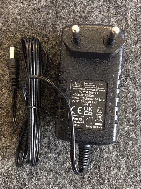 Univ. Power Supply Adapter 12v 2A Positive Pole Inside